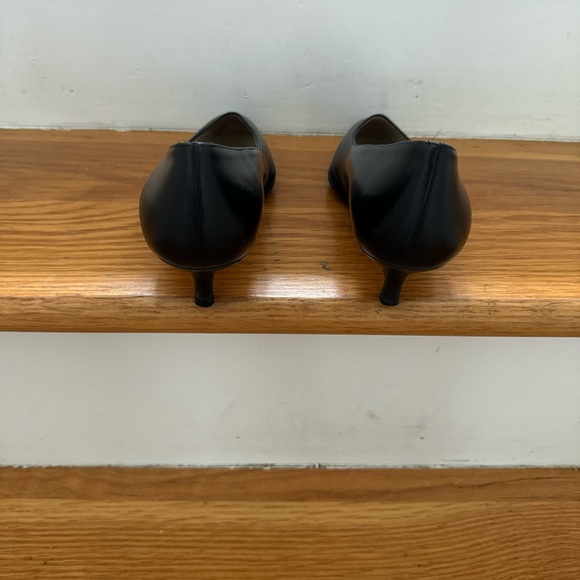 Talbots black leather kitten heel pumps - Picture 3 of 6